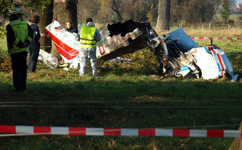 Kleinflugzeug abgestuerzt Sankt Augustin Meindorf P064.JPG